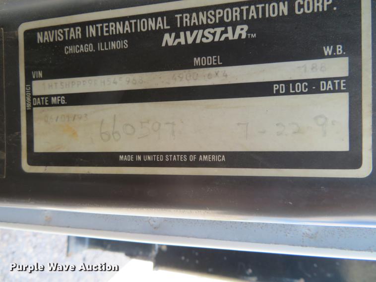 image for item DE6490 1994 International 4900 rollback truck