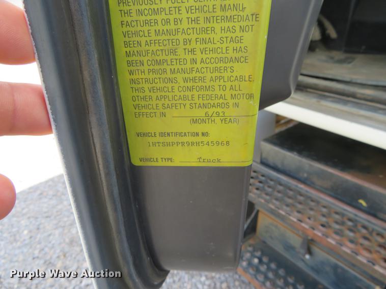 image for item DE6490 1994 International 4900 rollback truck