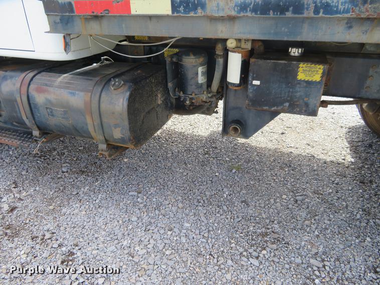 image for item DE6490 1994 International 4900 rollback truck