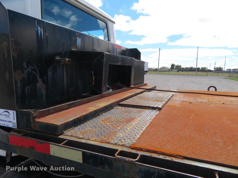 image for item DE6490 1994 International 4900 rollback truck