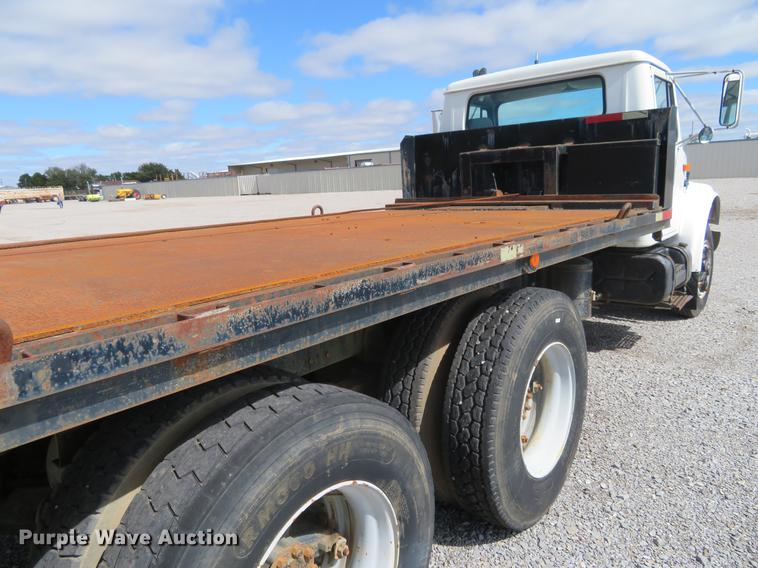 image for item DE6490 1994 International 4900 rollback truck