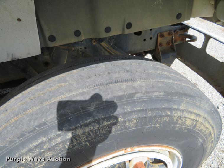 image for item DE6490 1994 International 4900 rollback truck