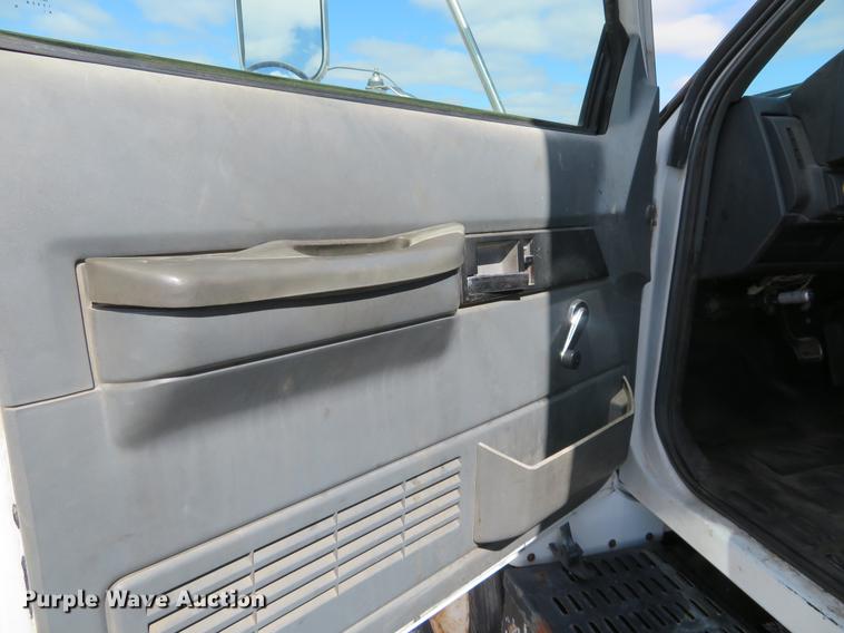 image for item DE6492 1997 GMC C6500 box truck