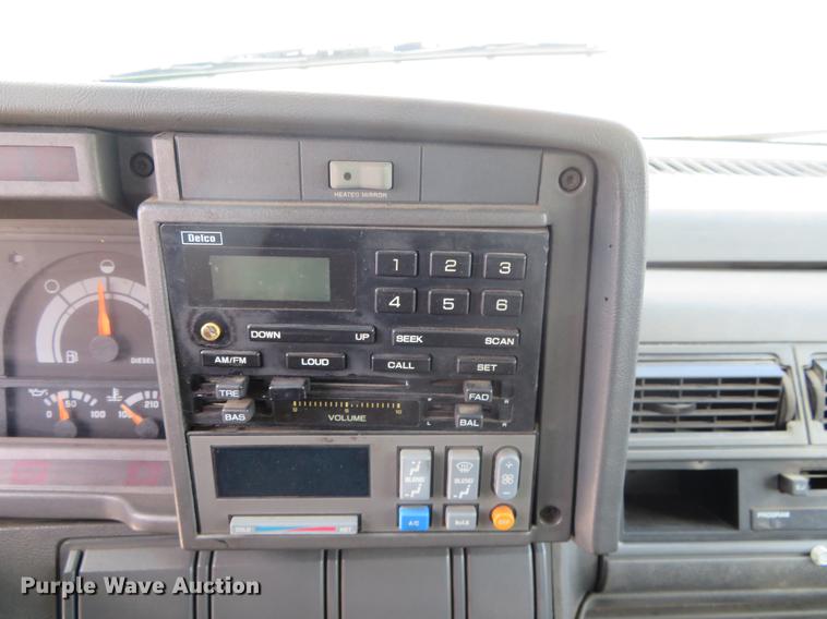 image for item DE6492 1997 GMC C6500 box truck