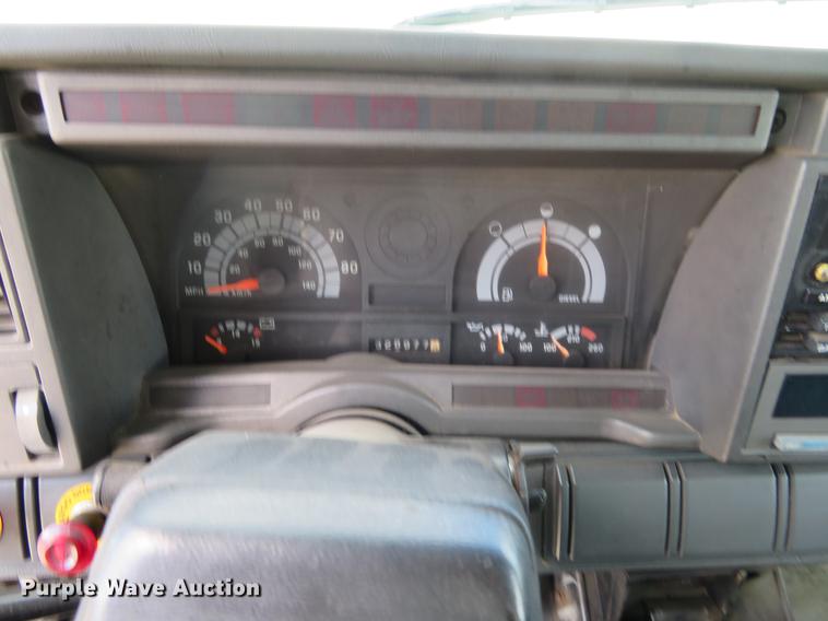 image for item DE6492 1997 GMC C6500 box truck