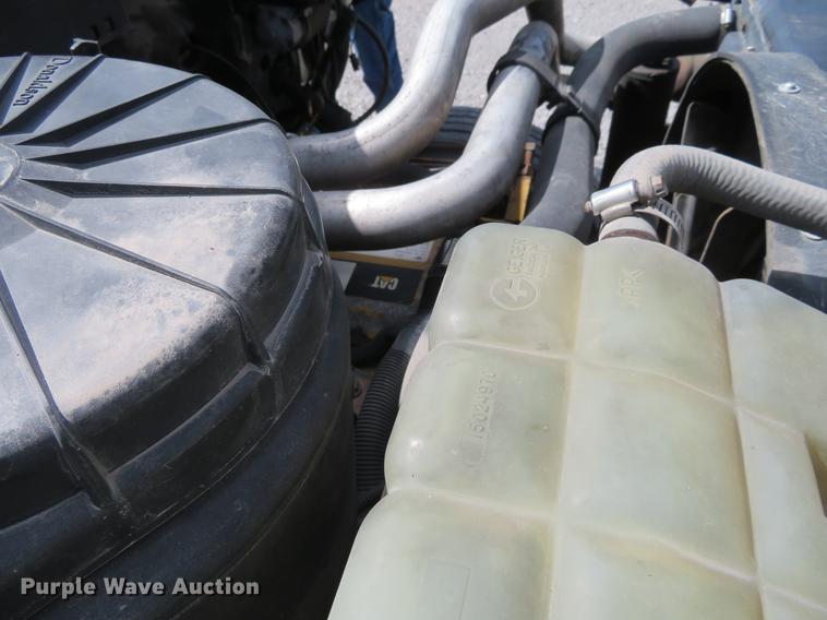 image for item DE6492 1997 GMC C6500 box truck