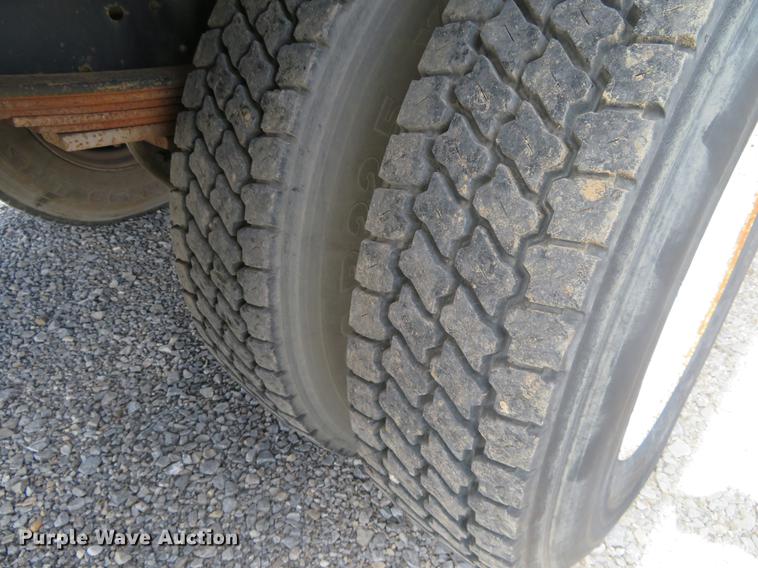 image for item DE6492 1997 GMC C6500 box truck