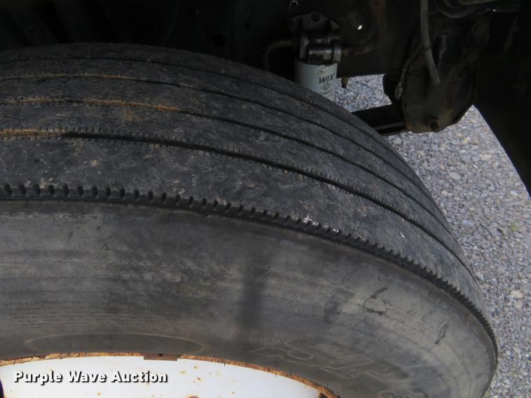 image for item DE6492 1997 GMC C6500 box truck