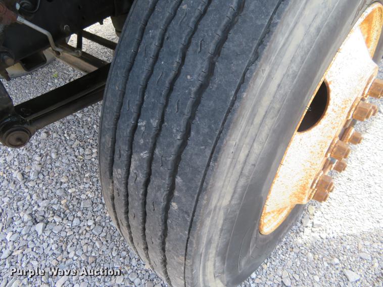 image for item DE6492 1997 GMC C6500 box truck