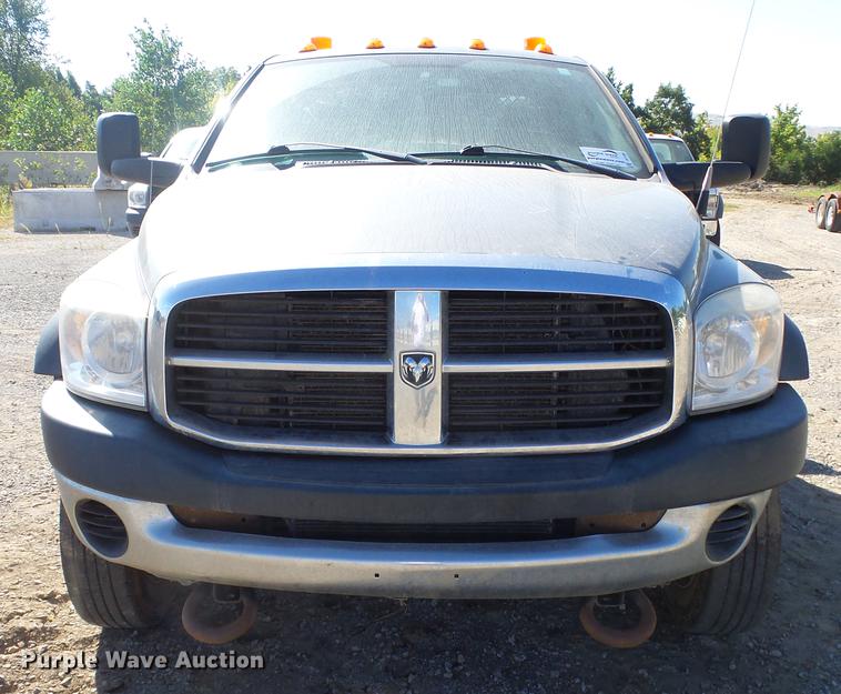 image for item DE7281 2008 Dodge Ram 4500HD Quad Cab flatbed truck