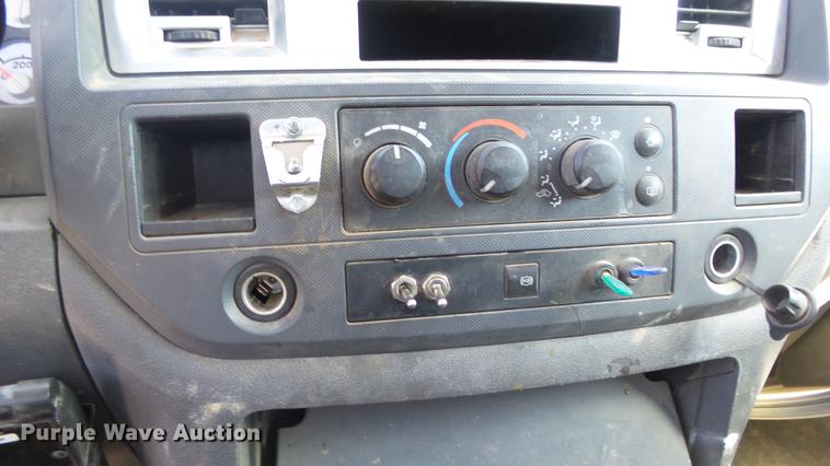 image for item DE7281 2008 Dodge Ram 4500HD Quad Cab flatbed truck