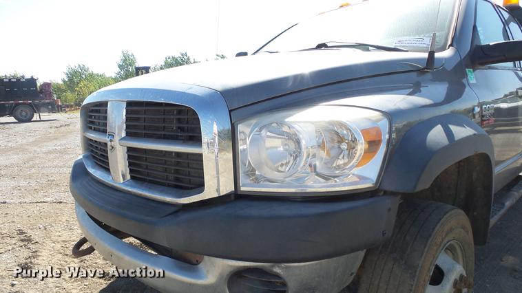 image for item DE7281 2008 Dodge Ram 4500HD Quad Cab flatbed truck
