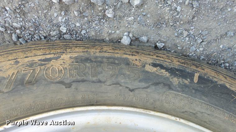 image for item DE7281 2008 Dodge Ram 4500HD Quad Cab flatbed truck