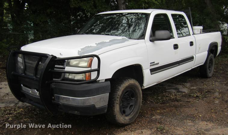 image for item DW9282 2006 Chevrolet Silverado 2500HD Crew Cab pickup truck