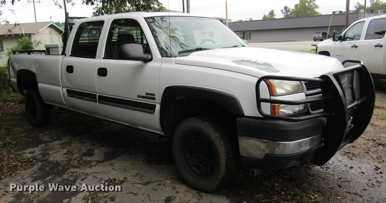 image for item DW9282 2006 Chevrolet Silverado 2500HD Crew Cab pickup truck