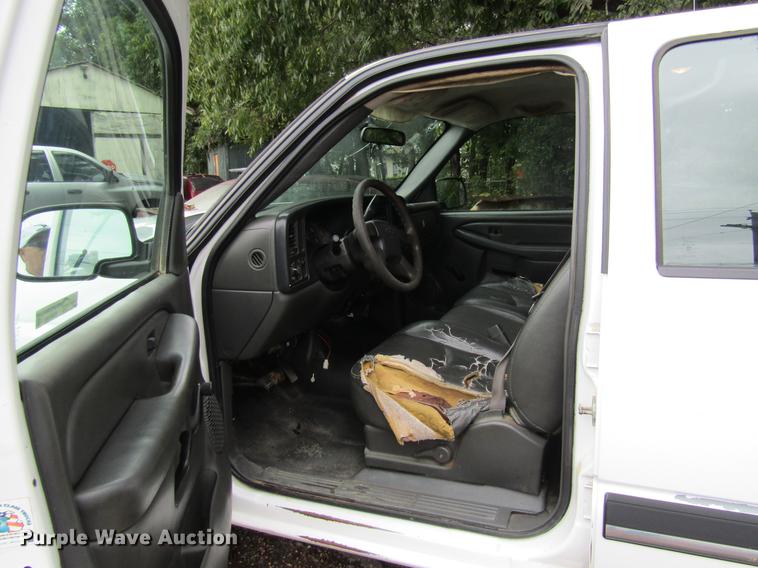 image for item DW9282 2006 Chevrolet Silverado 2500HD Crew Cab pickup truck