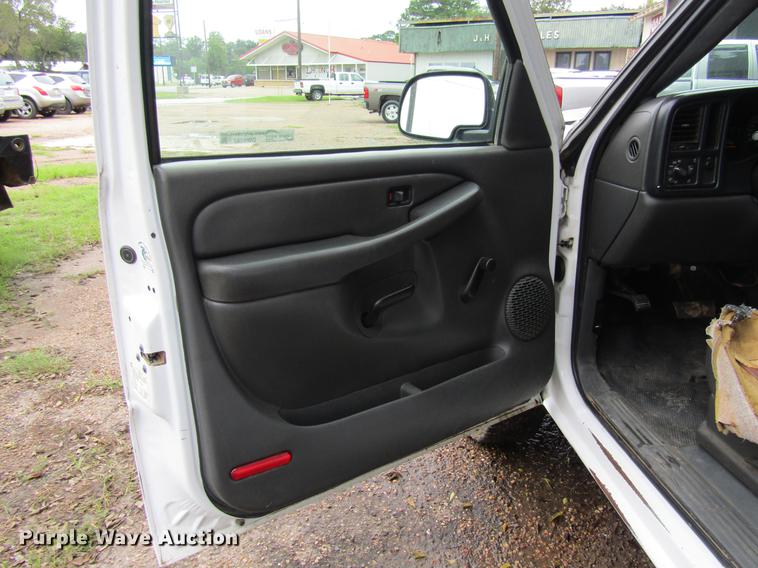 image for item DW9282 2006 Chevrolet Silverado 2500HD Crew Cab pickup truck