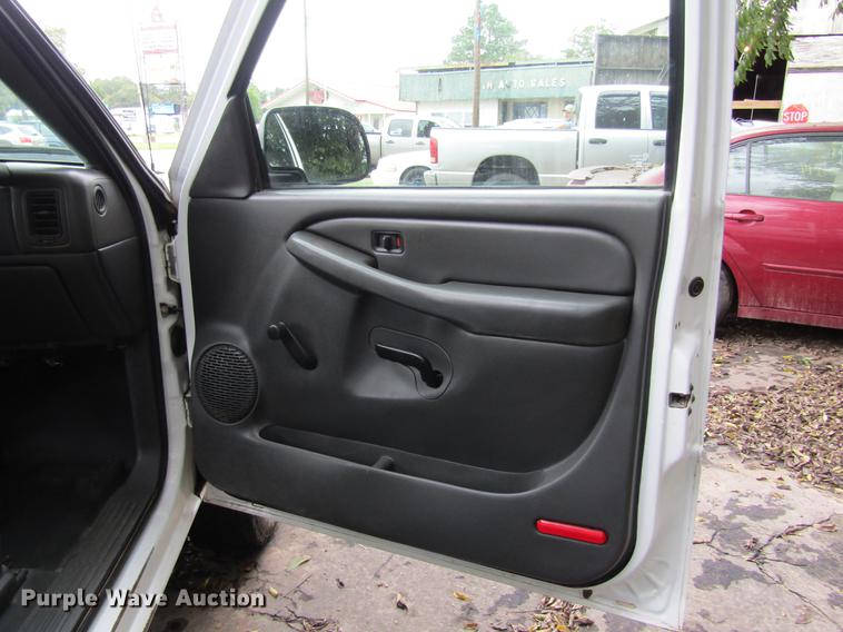 image for item DW9282 2006 Chevrolet Silverado 2500HD Crew Cab pickup truck