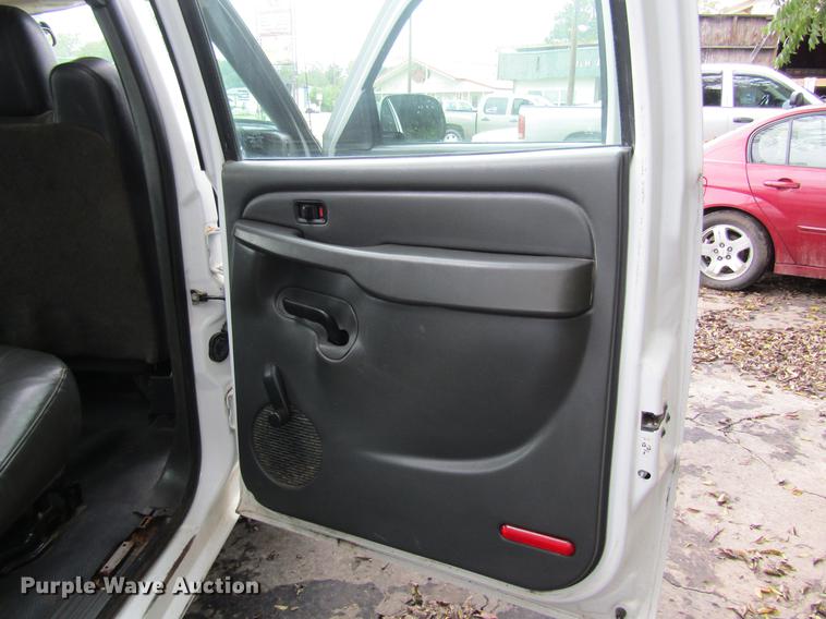 image for item DW9282 2006 Chevrolet Silverado 2500HD Crew Cab pickup truck