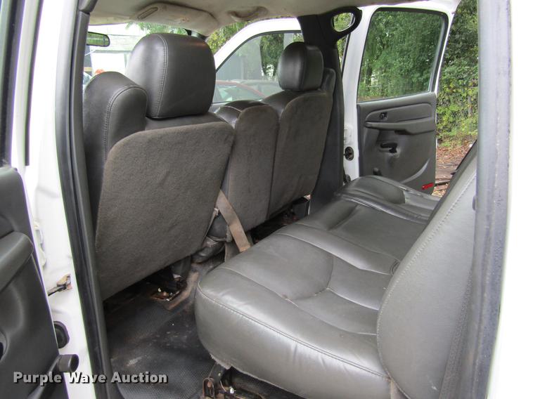 image for item DW9282 2006 Chevrolet Silverado 2500HD Crew Cab pickup truck
