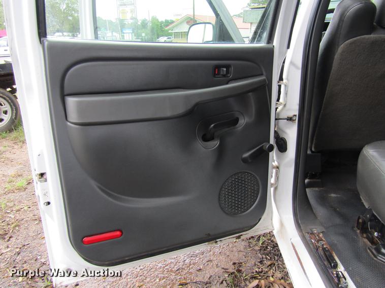 image for item DW9282 2006 Chevrolet Silverado 2500HD Crew Cab pickup truck