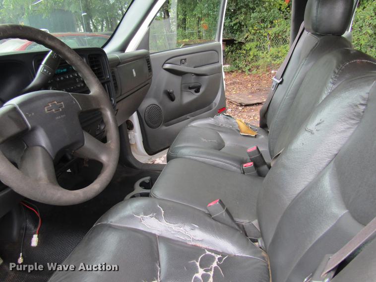 image for item DW9282 2006 Chevrolet Silverado 2500HD Crew Cab pickup truck