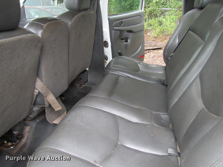 image for item DW9282 2006 Chevrolet Silverado 2500HD Crew Cab pickup truck