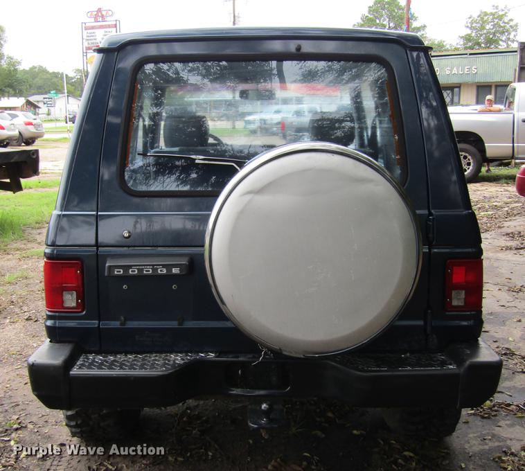 image for item DW9284 1987 Dodge Raider SUV