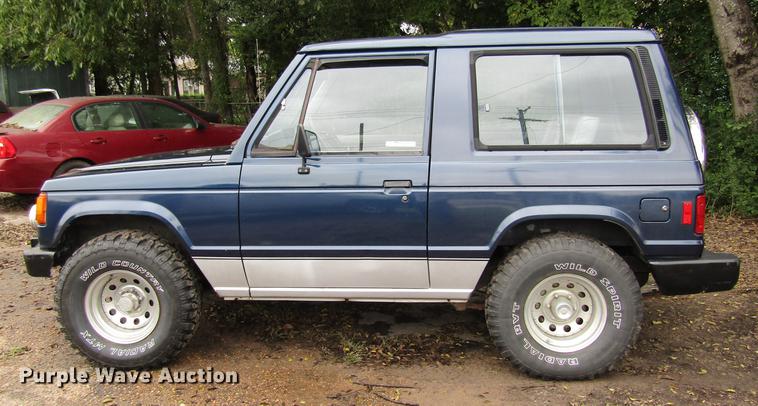 image for item DW9284 1987 Dodge Raider SUV