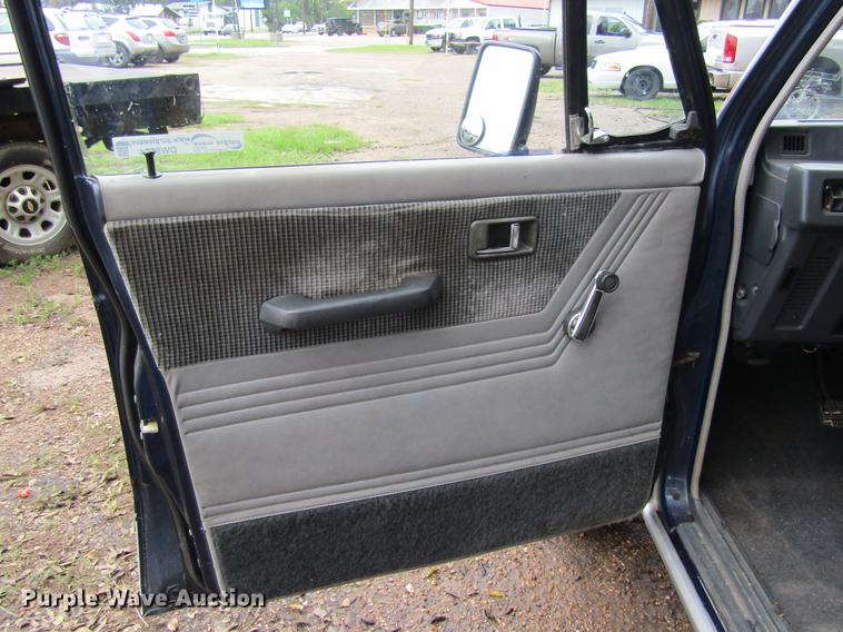 image for item DW9284 1987 Dodge Raider SUV