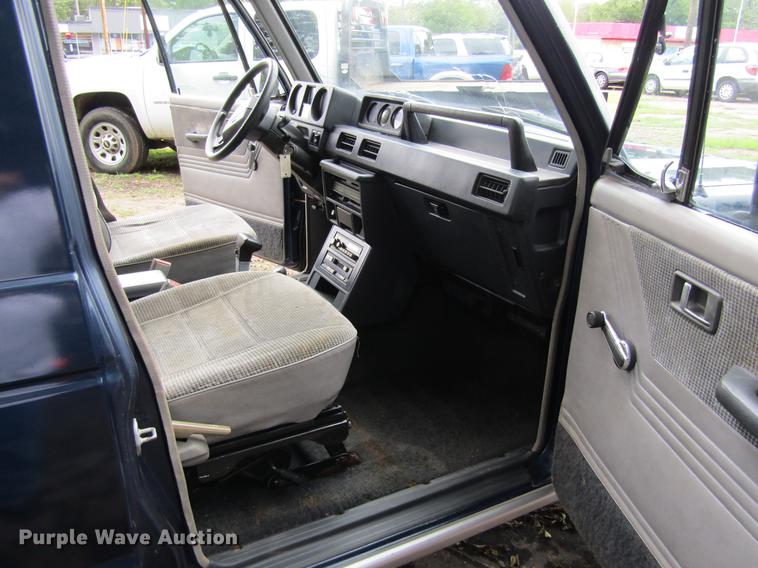 image for item DW9284 1987 Dodge Raider SUV