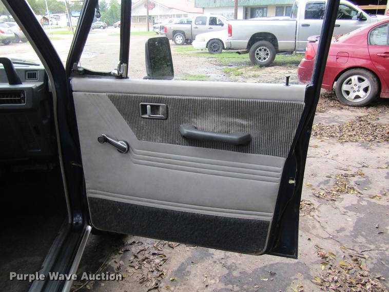 image for item DW9284 1987 Dodge Raider SUV
