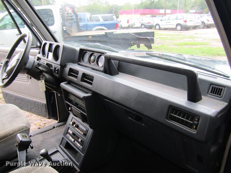 image for item DW9284 1987 Dodge Raider SUV