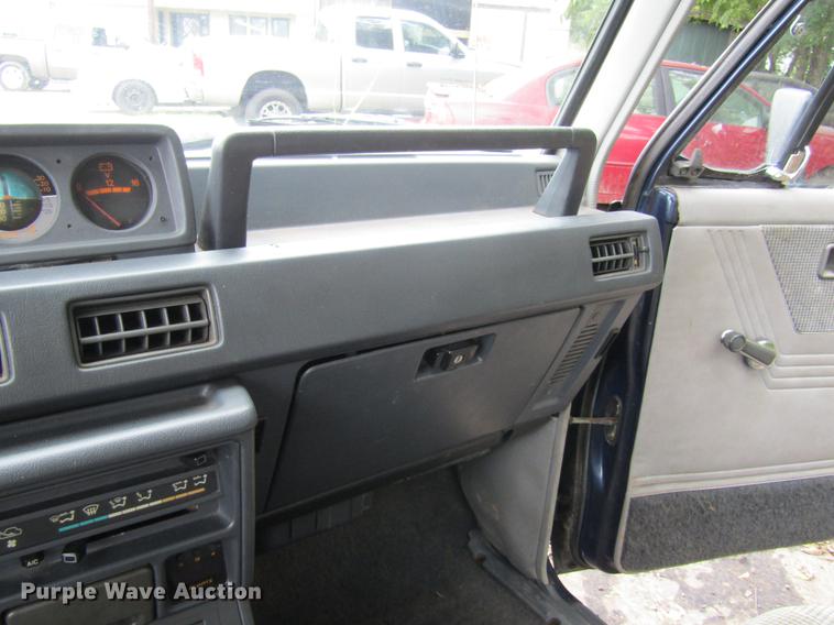 image for item DW9284 1987 Dodge Raider SUV