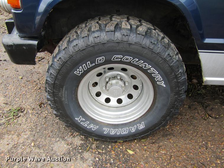 image for item DW9284 1987 Dodge Raider SUV