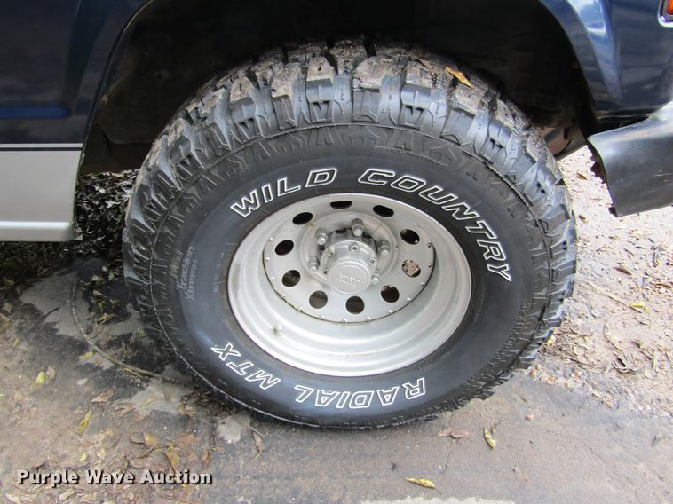 image for item DW9284 1987 Dodge Raider SUV