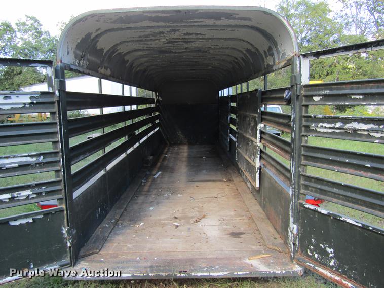 image for item DW9289 1992 Johnny Jack 32 livestock trailer