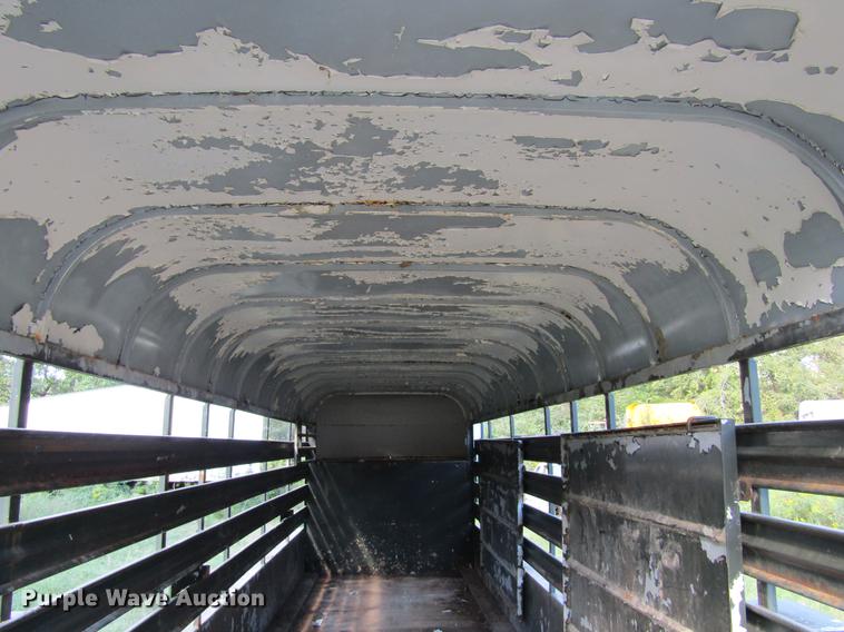 image for item DW9289 1992 Johnny Jack 32 livestock trailer
