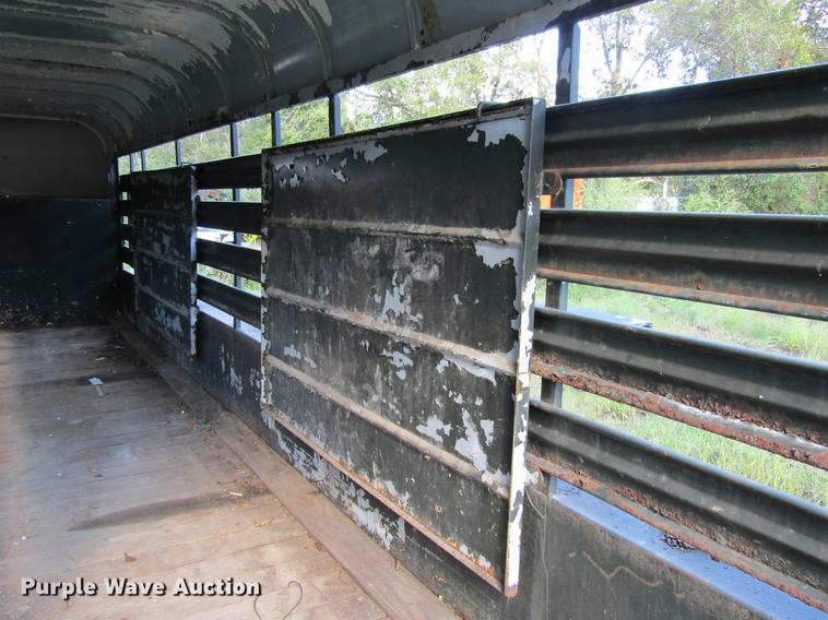 image for item DW9289 1992 Johnny Jack 32 livestock trailer