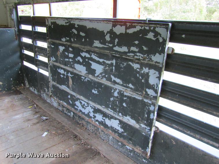 image for item DW9289 1992 Johnny Jack 32 livestock trailer