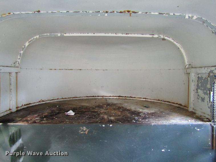 image for item DW9289 1992 Johnny Jack 32 livestock trailer