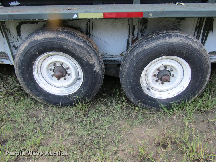image for item DW9289 1992 Johnny Jack 32 livestock trailer
