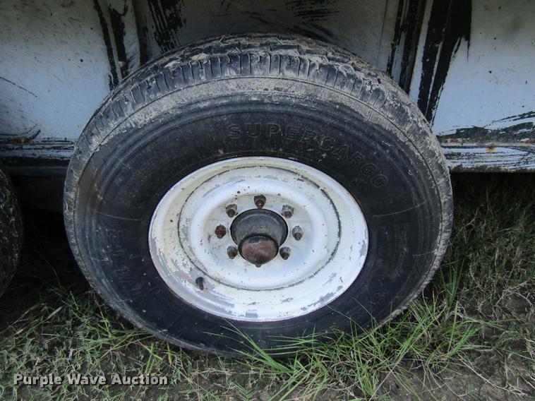 image for item DW9289 1992 Johnny Jack 32 livestock trailer