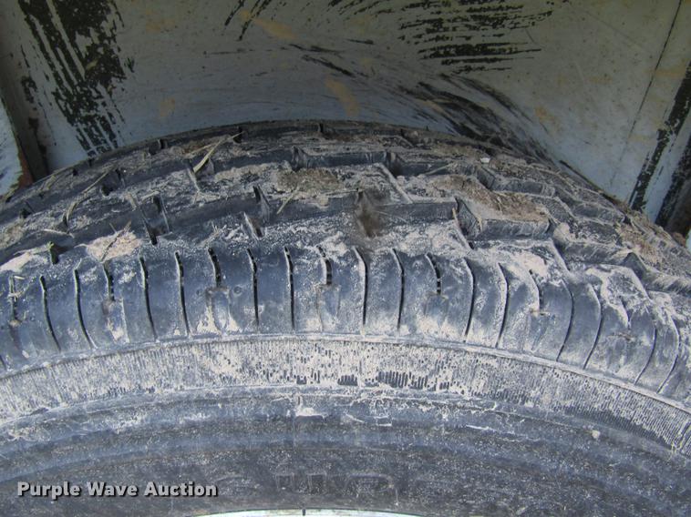 image for item DW9289 1992 Johnny Jack 32 livestock trailer