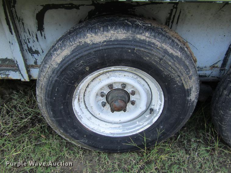 image for item DW9289 1992 Johnny Jack 32 livestock trailer