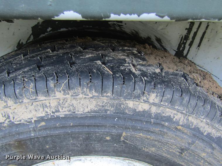 image for item DW9289 1992 Johnny Jack 32 livestock trailer