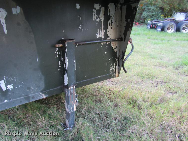 image for item DW9289 1992 Johnny Jack 32 livestock trailer