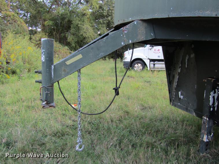 image for item DW9289 1992 Johnny Jack 32 livestock trailer