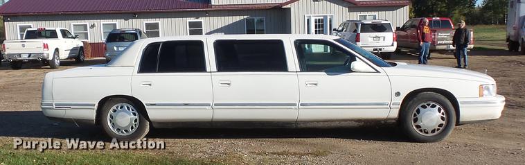 image for item DX9516 1998 Cadillac Krystal Koach limousine