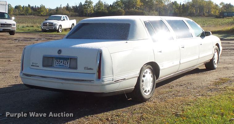 image for item DX9516 1998 Cadillac Krystal Koach limousine